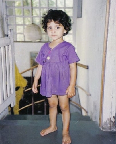 saiyami kher childhood photo